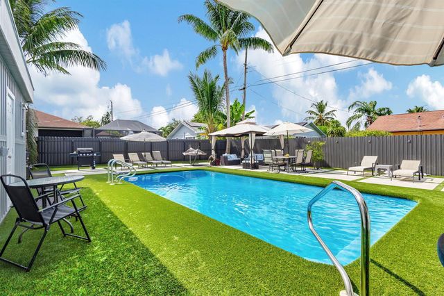 2469 Sun Up Lane, Lake Worth, FL 33462