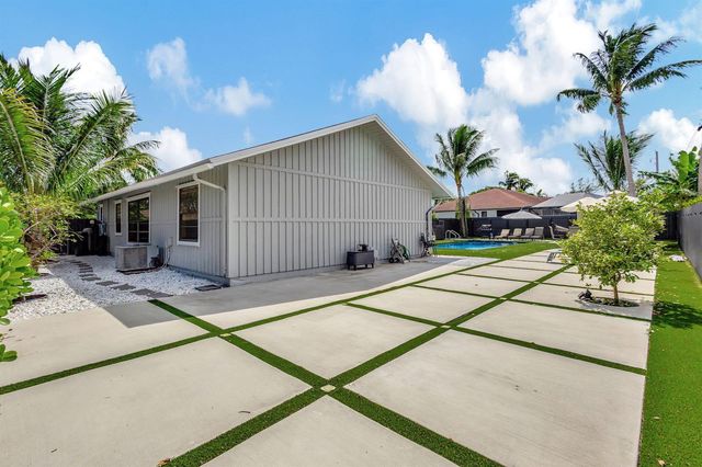 2469 Sun Up Lane, Lake Worth, FL 33462