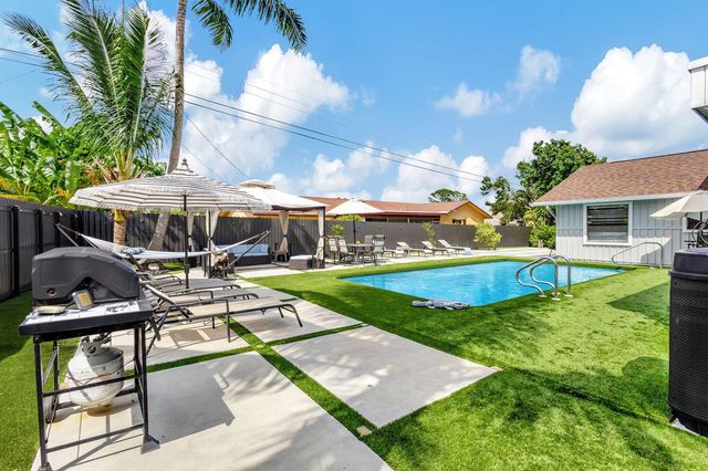 2469 Sun Up Lane, Lake Worth, FL 33462