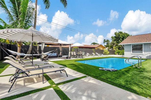 2469 Sun Up Lane, Lake Worth, FL 33462