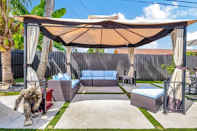 2469 Sun Up Lane, Lake Worth, FL 33462