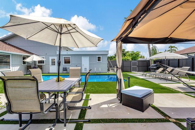 2469 Sun Up Lane, Lake Worth, FL 33462