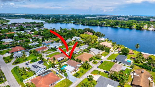 2469 Sun Up Lane, Lake Worth, FL 33462