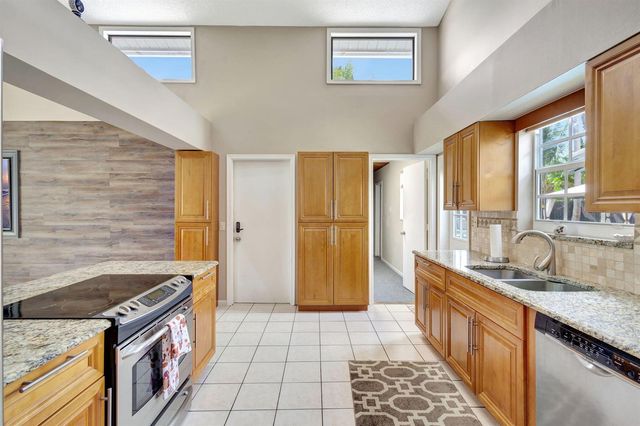 2469 Sun Up Lane, Lake Worth, FL 33462