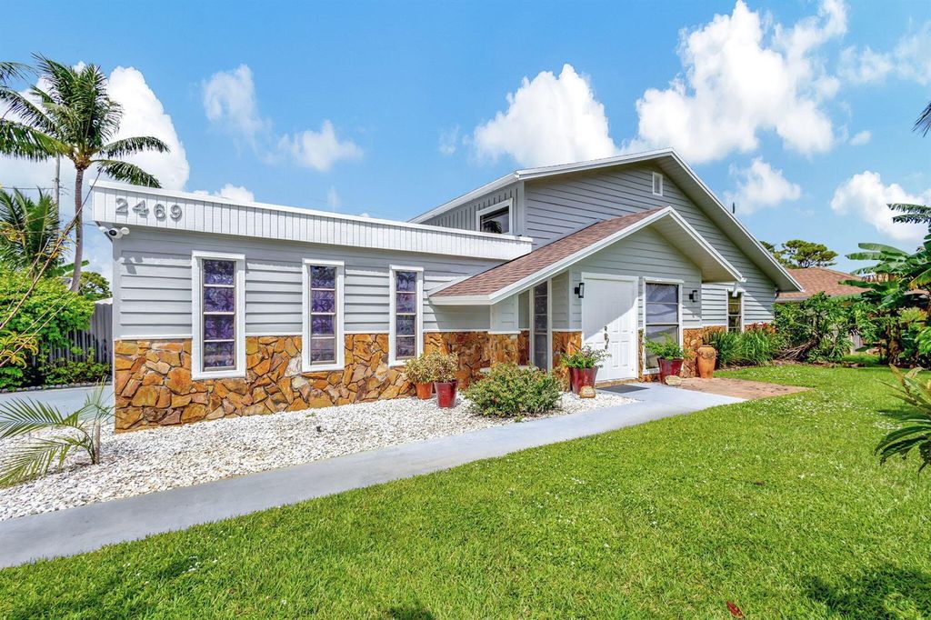 2469 Sun Up Lane, Lake Worth, FL 33462