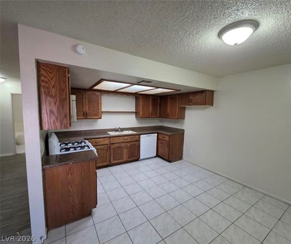 6671 West Tropicana Avenue 103, Las Vegas, NV 89103
