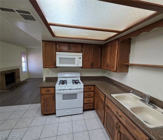 6671 West Tropicana Avenue 103, Las Vegas, NV 89103