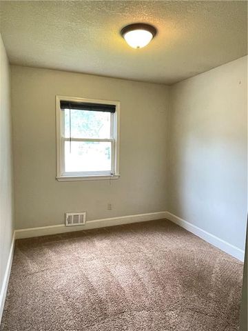 212 Jackson Avenue, Liberty, MO 64068
