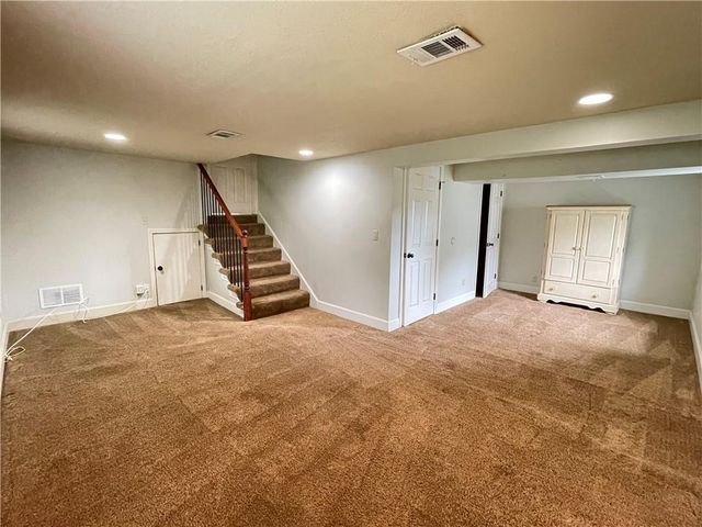 212 Jackson Avenue, Liberty, MO 64068
