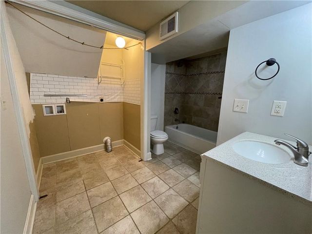 212 Jackson Avenue, Liberty, MO 64068