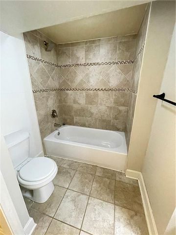 212 Jackson Avenue, Liberty, MO 64068