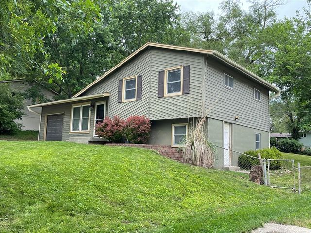 212 Jackson Avenue, Liberty, MO 64068