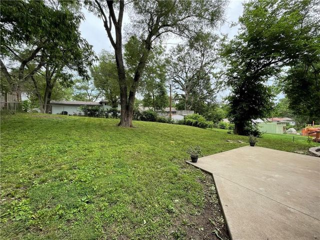 212 Jackson Avenue, Liberty, MO 64068