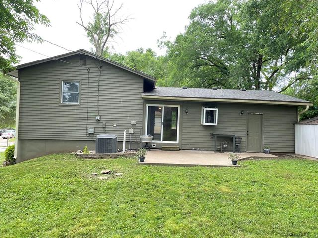 212 Jackson Avenue, Liberty, MO 64068