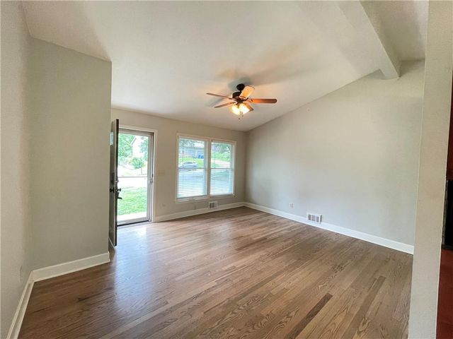212 Jackson Avenue, Liberty, MO 64068