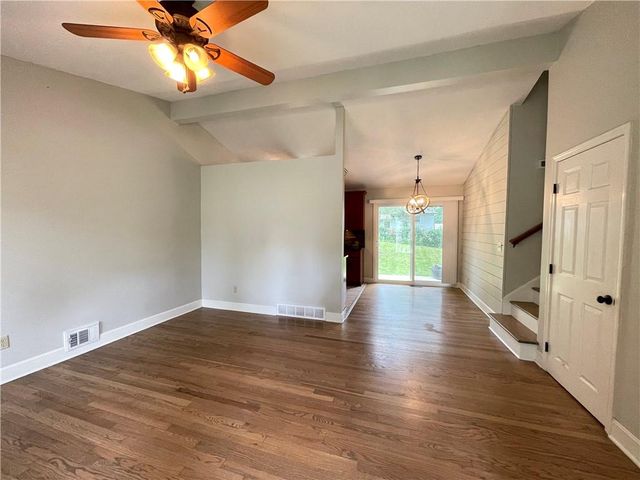 212 Jackson Avenue, Liberty, MO 64068