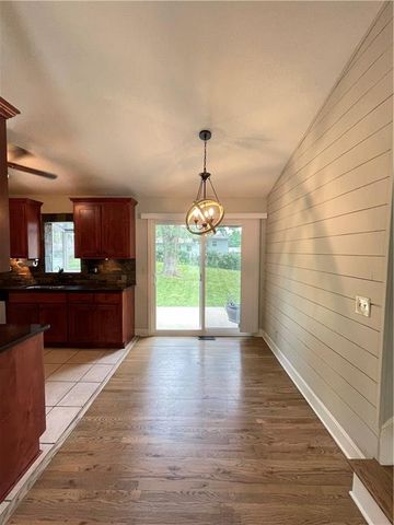 212 Jackson Avenue, Liberty, MO 64068