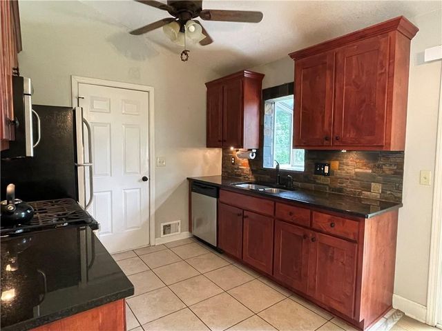 212 Jackson Avenue, Liberty, MO 64068