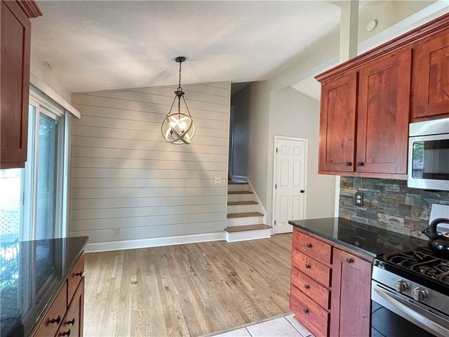 212 Jackson Avenue, Liberty, MO 64068