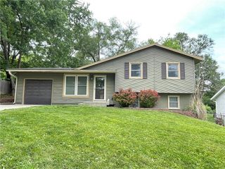 212 Jackson Avenue, Liberty, MO 64068
