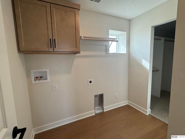 20808 Kansas Avenue, Elkhorn, NE 68022