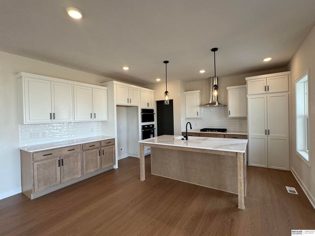 20808 Kansas Avenue, Elkhorn, NE 68022