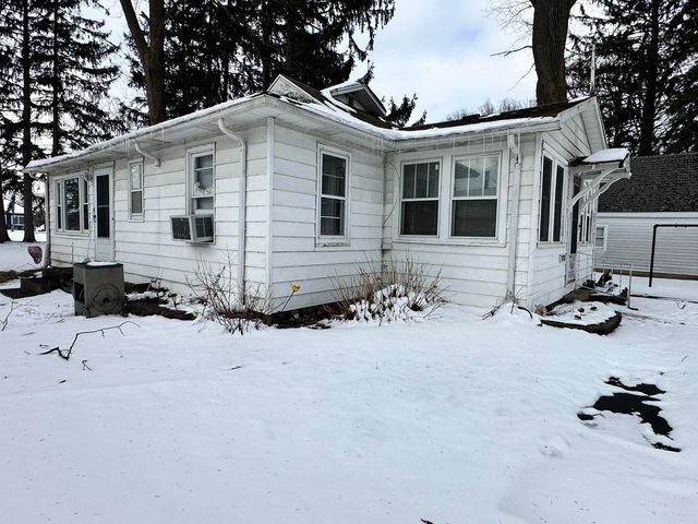 50330 Eastside Drive, Dowagiac, MI 49047