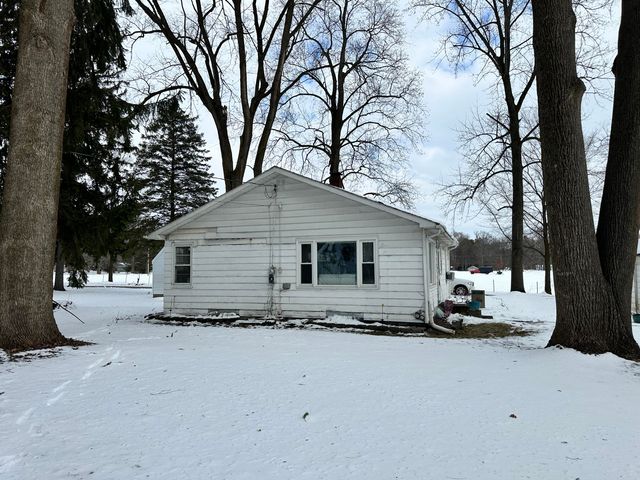 50330 Eastside Drive, Dowagiac, MI 49047