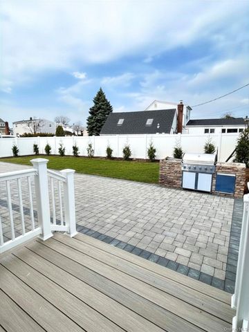 5 Baker Lane, Levittown, NY 11756