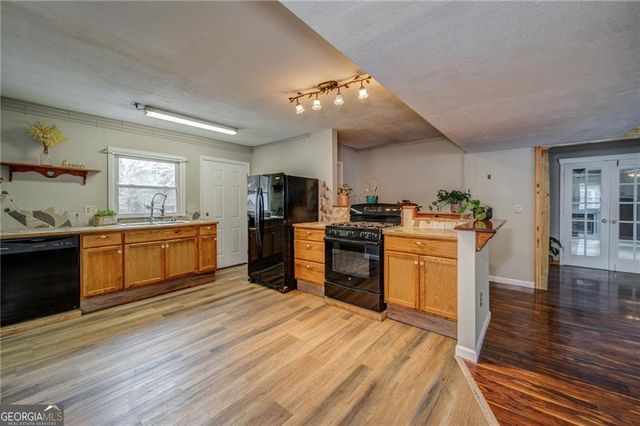 53 Black Road NE, White, GA 30184