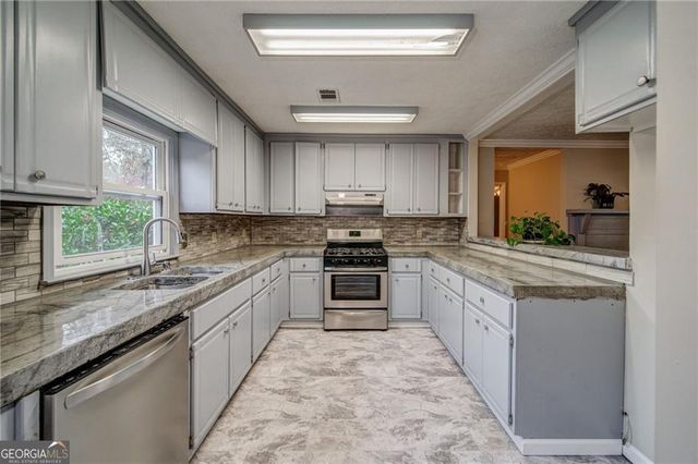 53 Black Road NE, White, GA 30184