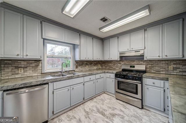 53 Black Road NE, White, GA 30184