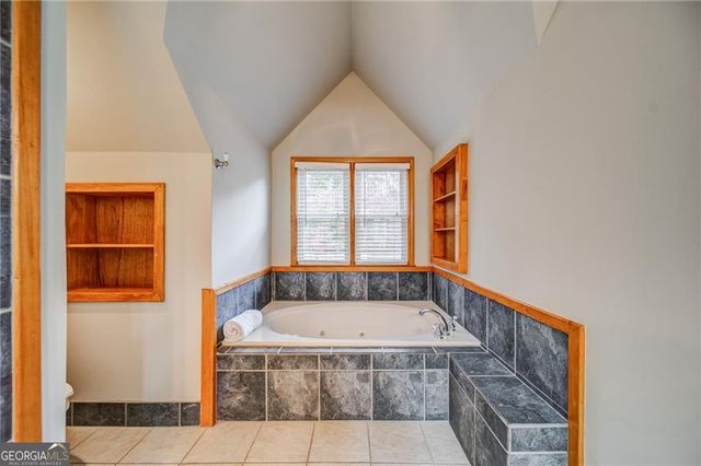 53 Black Road NE, White, GA 30184