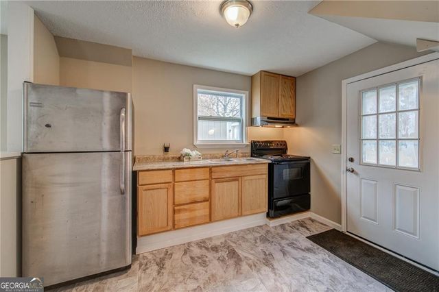 53 Black Road NE, White, GA 30184