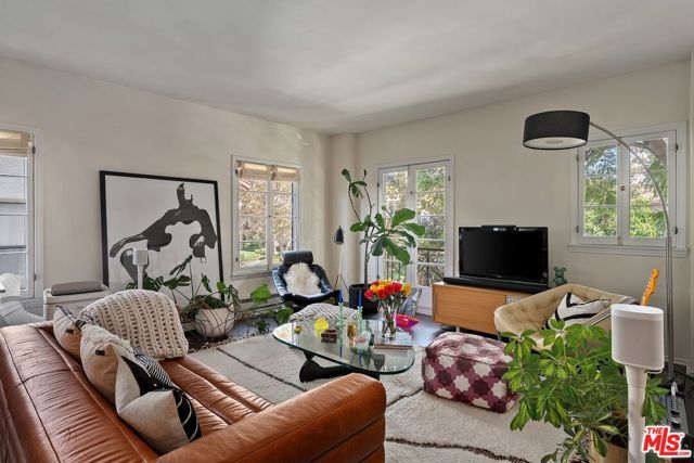 109 N Sycamore Avenue 204, Los Angeles, CA 90036