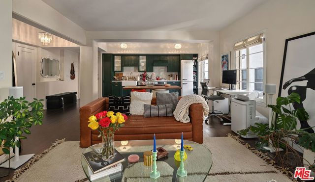 109 N Sycamore Avenue 204, Los Angeles, CA 90036