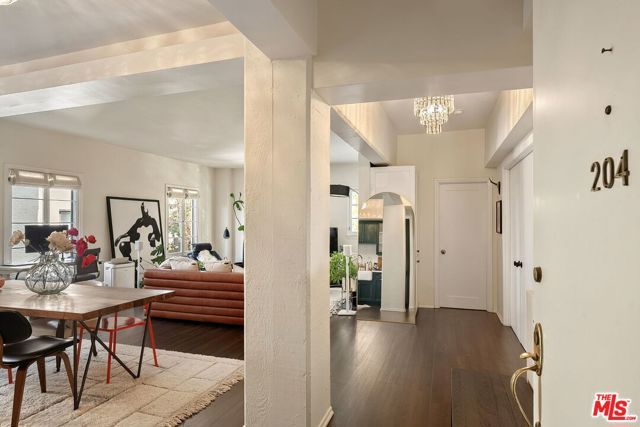 109 N Sycamore Avenue 204, Los Angeles, CA 90036