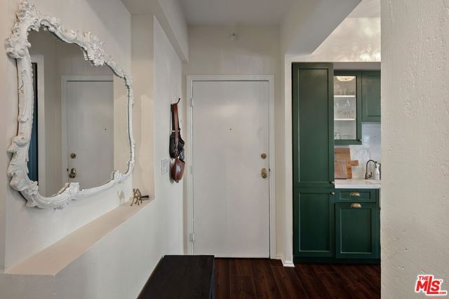 109 N Sycamore Avenue 204, Los Angeles, CA 90036