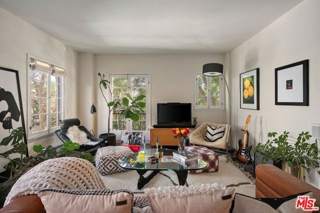 109 N Sycamore Avenue 204, Los Angeles, CA 90036