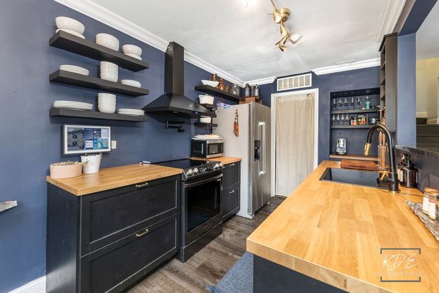 5938 Greenview Road, Lisle, IL 60532