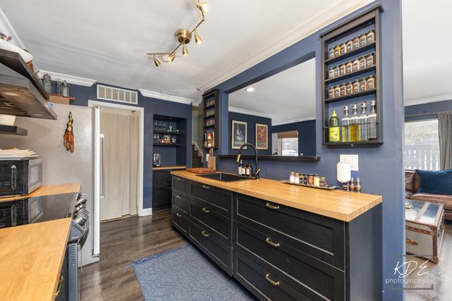 5938 Greenview Road, Lisle, IL 60532