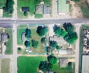 210 E Chestnut Street, Coweta, OK 74429