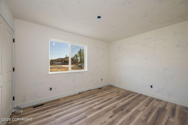 L1 B2 W Como Circle, Wasilla, AK 99623