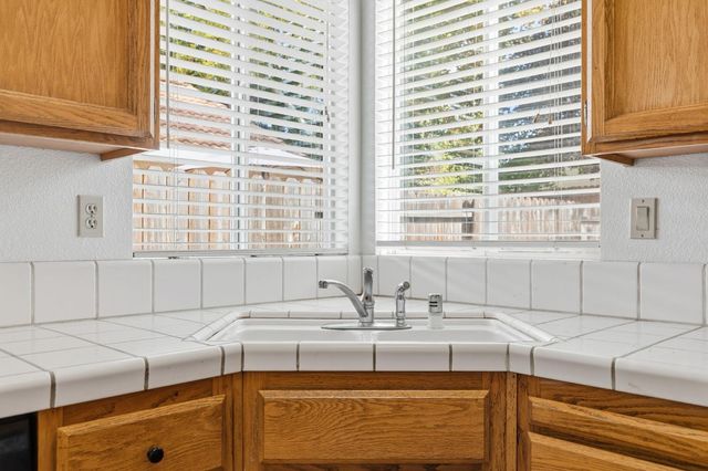 1918 Ajay Dr, Roseville, CA 95678