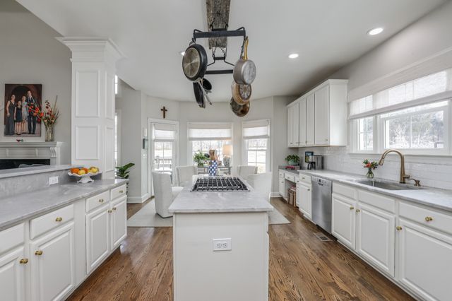 206 Gardenridge Dr, Franklin, TN 37069