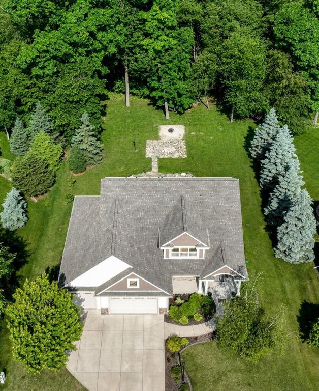 1388 Mamerow LANE W, Oconomowoc, WI 53066