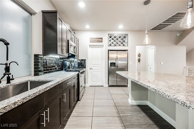 8113 Misty Canyon Avenue, Las Vegas, NV 89113