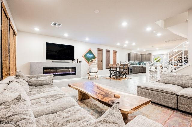 8113 Misty Canyon Avenue, Las Vegas, NV 89113