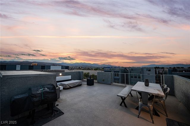 8113 Misty Canyon Avenue, Las Vegas, NV 89113