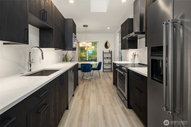 727 Belmont Avenue E, Seattle, WA 98102
